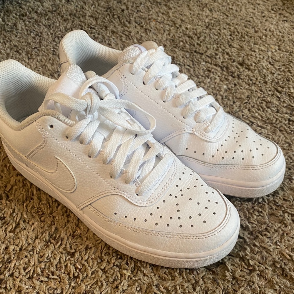 Women’s Nike Court Vision size 8